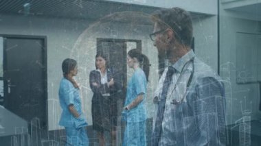 Çeşitli doktorların dijital veri arayüzünün animasyonu. küresel tıp, teknoloji, veri işleme ve dijital arayüz kavramı dijital olarak oluşturulmuş video.