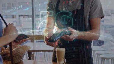 Veri işleme animasyonu, dünya ve Kafkasyalıların temassız ödemeleri üzerinden 5G. iş, finans, ödemeler ve teknoloji konsepti dijital olarak oluşturulmuş video.