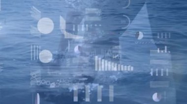 Deniz manzarası üzerinde veri işleme animasyonu. küresel bağlantı, bağlantılar, veri işleme ve dijital arayüz kavramı dijital olarak oluşturulmuş video.