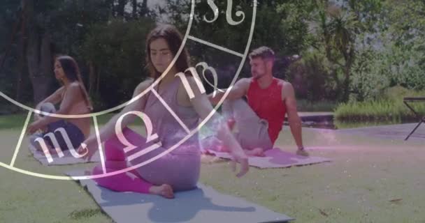 Yoga Yapan Farklı Insanların Yıldız Falı Çarkının Animasyonu Yıldız Işaretleri — Stok video