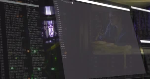 Animering Databehandling Över Afrikansk Amerikansk Kvinna Det Ingenjör Datorservrar Global — Stockvideo