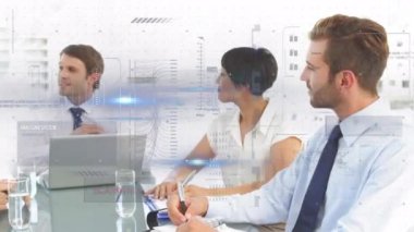 Ofiste konuşan çeşitli iş adamları üzerinde veri işleme animasyonu. küresel iş, finans, ekonomi ve teknoloji konsepti dijital olarak oluşturulmuş video.