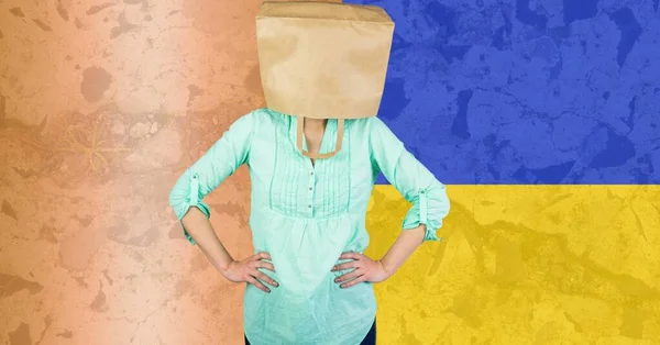 Λευκή Γυναίκα Χάρτινη Σακούλα Πάνω Από Κεφάλι Της Ενάντια Ουκρανικό — Φωτογραφία Αρχείου