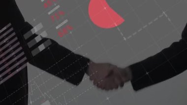İnsanların el sıkışması üzerine finansal veri işleme animasyonu. küresel bağlantılar, veri işleme ve dijital arayüz konsepti dijital olarak oluşturulmuş video.