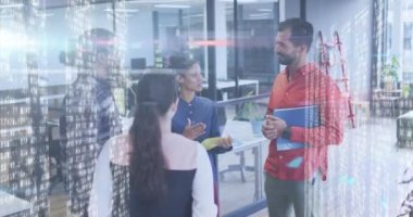 Çeşitli iş adamları üzerinde hareket eden sütunların animasyonu. küresel iş, teknoloji ve dijital arayüz kavramı dijital olarak oluşturulmuş video.