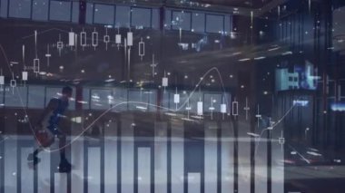 Afro-Amerikan basketbolcu üzerinden finansal veri işleme animasyonu. küresel spor ve veri işleme kavramı dijital olarak oluşturulmuş video.