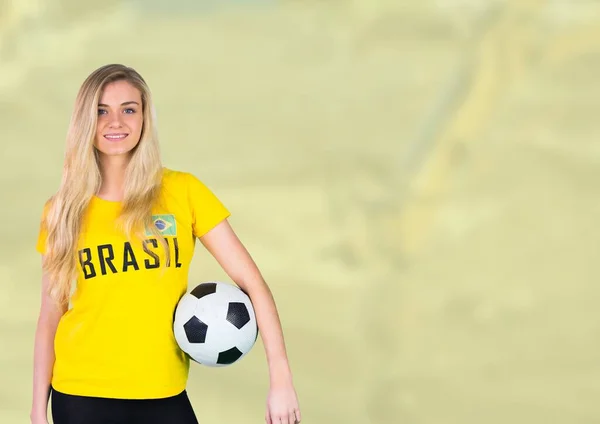 Image Composite Une Femme Caucasienne Tenant Ballon Football Sur Fond — Photo