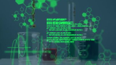 Laboratuvarda deney tüpleri ve deney tüpleri üzerinde bilimsel veri işleme animasyonu. küresel bilim, araştırma ve veri işleme kavramı dijital olarak oluşturulmuş video.