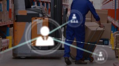 Kafkasyalı depo çalışanı üzerinden bağlantı ağının animasyonu. küresel sevkiyat, dağıtım ve bağlantılar konsepti dijital olarak oluşturulmuş video.