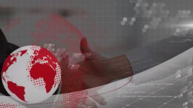 Tokalaşan insanların üzerinde dönen dünyanın animasyonu. küresel bağlantılar, veri işleme ve dijital arayüz konsepti dijital olarak oluşturulmuş video.