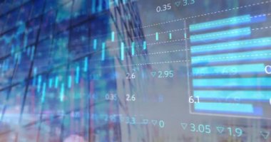 Şehir manzarası üzerinde finansal veri işleme animasyonu. küresel nişanlılar, bağlantılar, veri işleme ve dijital arayüz kavramı dijital olarak oluşturulmuş video.