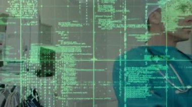 Kafkas erkek cerrah üzerinde veri işleme animasyonu. küresel tıp ve dijital arayüz kavramı dijital olarak üretilen video.