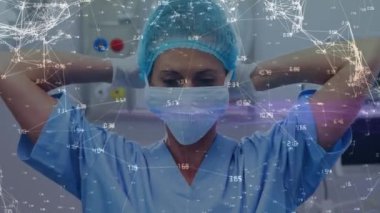 Ameliyathanedeki beyaz kadın cerrah üzerindeki bağlantı ağının animasyonu. küresel tıp, covid 19 pandemik konsept sırasında sağlık hizmetleri dijital olarak üretilen video.