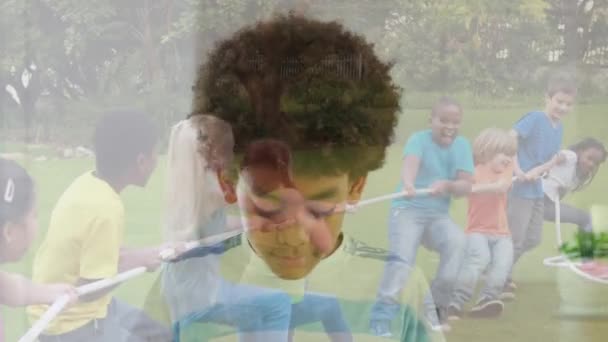 Garçon Afro Américain Portant Masque Facial Contre Groupe Enfants Divers — Video