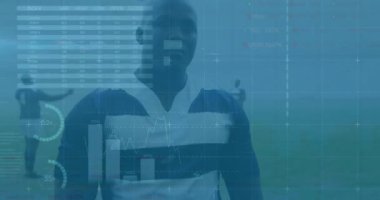 Afro-Amerikan ragbi oyuncuları üzerinde veri işleme animasyonu. küresel iş, teknoloji ve dijital arayüz kavramı dijital olarak oluşturulmuş video.