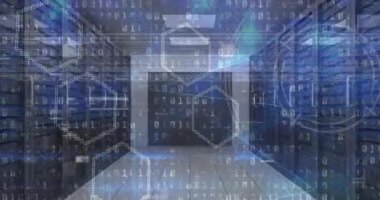 Arka plandaki bilgisayar sunucuları üzerinden ikili kodlama veri işleme animasyonu. küresel internet güvenliği, veri işleme ve dijital arayüz kavramı dijital olarak oluşturulmuş video.