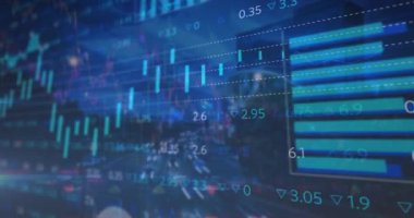 Şehir manzarası üzerinde veri işleme animasyonu. küresel iş, finans, bağlantılar ve dijital arayüz konsepti dijital olarak oluşturulmuş video.