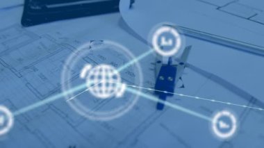 Masadaki inşaat planı üzerinden bağlantı ağının animasyonu. küresel bağlantılar, veri işleme ve dijital arayüz konsepti dijital olarak oluşturulmuş video.