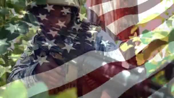 Animáció Zászló Usa Felett Afro Amerikai Katona Gépfegyverrel Hazafiság Ünneplés — Stock videók