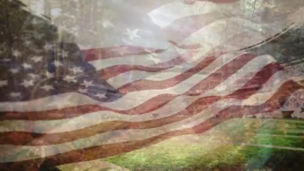 Animation Von Herbstblättern Die Über Die Flagge Der Usa Fallen — Stockvideo