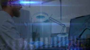 Kafkas erkek bilim adamları üzerinde veri işleme animasyonu. küresel iş, dijital arayüz ve teknoloji konsepti dijital olarak oluşturulmuş video.