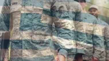 Çeşitli askerler üzerinde Yunan bayrağının canlandırılması. Vatanseverlik ve kutlama konsepti dijital olarak oluşturulmuş video.