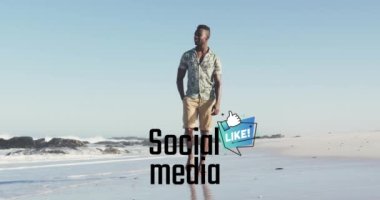 Sahilde yürüyen mutlu Afro-Amerikan adam yerine sosyal medyanın animasyonu. Sosyal medya, iletişim, tatil ve rahatlama konsepti dijital olarak oluşturulmuş video.