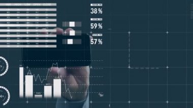 Karanlık arka planda finansal veri işleme animasyonu. küresel bağlantılar, veri işleme ve dijital arayüz konsepti dijital olarak oluşturulmuş video.