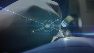Cerrahların ellerinin yakınından geçen bağlantı ağının animasyonu. küresel tıp, covid 19 pandemik konsept sırasında sağlık hizmetleri dijital olarak üretilen video.