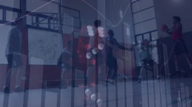 Çeşitli basketbol oyuncuları üzerinde finansal veri işleme animasyonu. küresel spor ve veri işleme kavramı dijital olarak oluşturulmuş video.