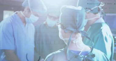 Operasyon sırasında çeşitli cerrahlar üzerinde finansal grafiklerin animasyonu. Tıp, sağlık, doktorluk mesleği, finans ve ekonomi konsepti dijital olarak oluşturulmuş video.