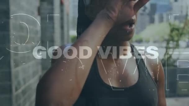 Boas Vibrações Banner Texto Contra Close Uma Mulher Apta Afro — Vídeo de Stock
