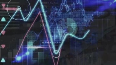 Karanlık arka planda veri işleme animasyonu. küresel bağlantılar, veri işleme ve teknoloji konsepti dijital olarak oluşturulmuş video.