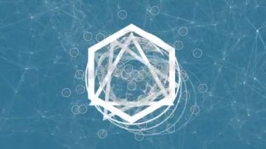 Mavi arkaplan üzerinde bağlantı ağı olan şekillerin canlandırılması. küresel iş, finans, bağlantılar ve dijital arayüz konsepti dijital olarak oluşturulmuş video.