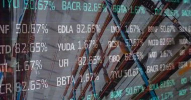 Borsa animasyonu ve boş depo üzerinden finansal veri işleme. küresel sevkiyat, dağıtım ve bağlantılar konsepti dijital olarak oluşturulmuş video.