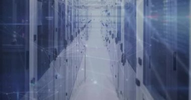 Sunucu odasındaki veri işleme ve bağlantı ağının animasyonu. Küresel teknoloji, bilgisayar ve dijital arayüz kavramı dijital olarak oluşturulmuş video.