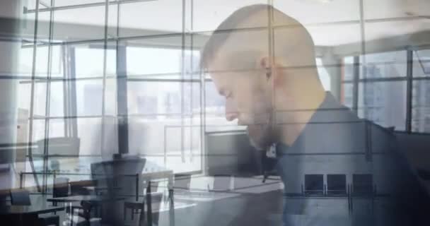 Анимация Кавказского Бизнесмена Вызвавшего Времени Ходячих Людей Концепция Бизнеса Сотрудничества — стоковое видео