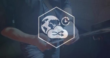 Akıllı telefon kullanan kişinin üzerine düşen finansal simgelerin animasyonu. Küresel iş, finans, dijital arayüz ve bağlantılar konsepti dijital olarak oluşturulmuş video.