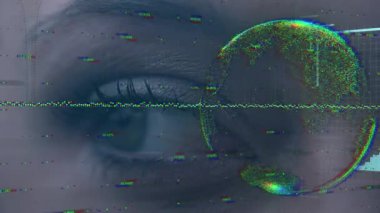 Gözün üzerinde veri işleme animasyonu. Küresel iş ve dijital arayüz kavramı dijital olarak oluşturulmuş video.