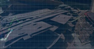 Çöp yığını üzerinde veri işleme animasyonu. Küresel iş ve dijital arayüz kavramı dijital olarak oluşturulmuş video.