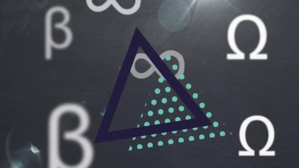 Треугольная Квадратная Форма Над Математическими Символами Против Пятна Света Сером — стоковое видео