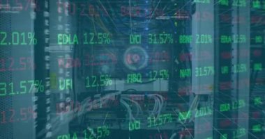 Sunucu odasında veri işleme ve tarama yapan borsanın animasyonu. Dijital olarak oluşturulan küresel finansman, bilgisayar ve dijital arayüz kavramı.
