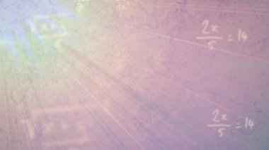 Işık yollarının üzerinde matematiksel denklemlerin animasyonu. Küresel iş ve dijital arayüz kavramı dijital olarak oluşturulmuş video.