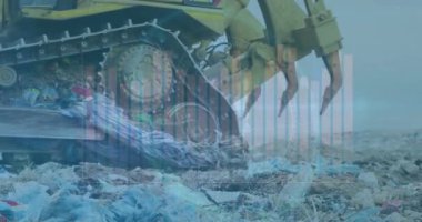 Çöp yığını üzerinde veri işleme animasyonu. Küresel iş ve dijital arayüz kavramı dijital olarak oluşturulmuş video.