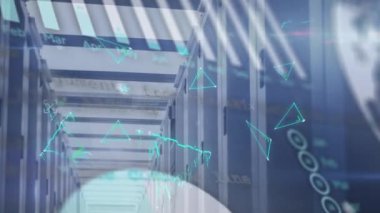 Sunucu odasında veri işleme animasyonu. küresel iş, teknoloji ve dijital arayüz kavramı dijital olarak oluşturulmuş video.