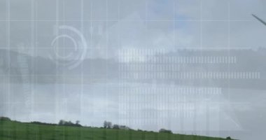 Elektrik yel değirmeni üzerinde finansal veri işleme animasyonu. Elektrik, enerji ve güç dağılımı dijital olarak oluşturulmuş video.