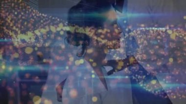 Hastanede muayene olan Afrikalı Amerikalı kadın hasta için kalp atış hızı monitörü. Tıbbi sağlık ve teknoloji konsepti