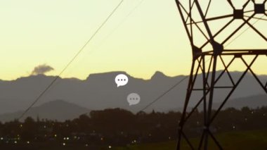 Gün batımında elektrik direklerinin üzerinde konuşma baloncuklarının canlandırılması. Rüzgar türbini ve bulutların üzerinde süzülen Nft 'in animasyonu.