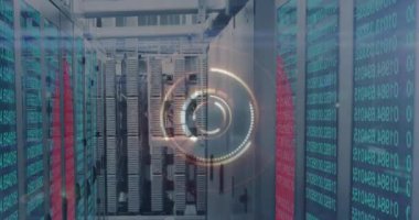 Sunucu odasında veri işleme ve tarama animasyonu. Küresel teknoloji, bilgisayar ve dijital arayüz kavramı dijital olarak oluşturulmuş video.