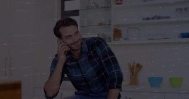 Kafkasyalı işadamının ofisinde veri işleme animasyonu. Küresel iş, bilgisayar ve dijital arayüz kavramı dijital olarak oluşturulmuş video.